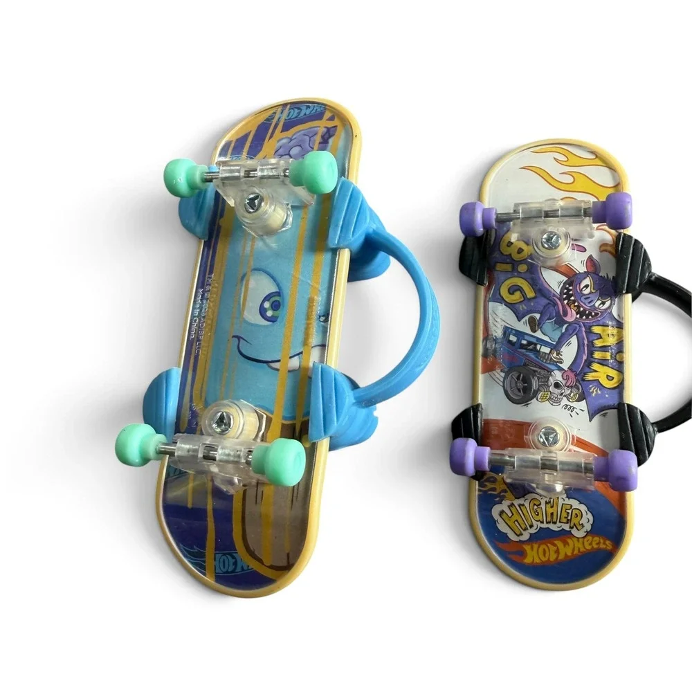 Hot Wheels Skate Fingerboard Lot of 6 Mini Skateboards with Removable Shoes